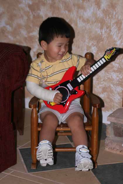 08-03-08 Guitarist.jpg